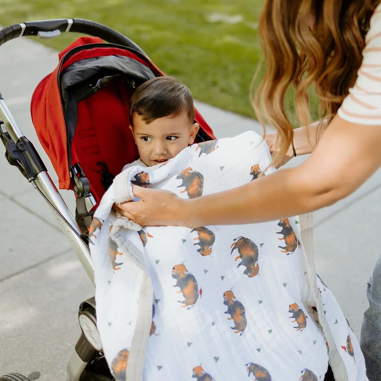 Little Unicorn Newborn Receiving Quilt | Ultra- Soft, Multi-Layered Muslin Fabric | Gift for Newborns & on-The-go (Bison)