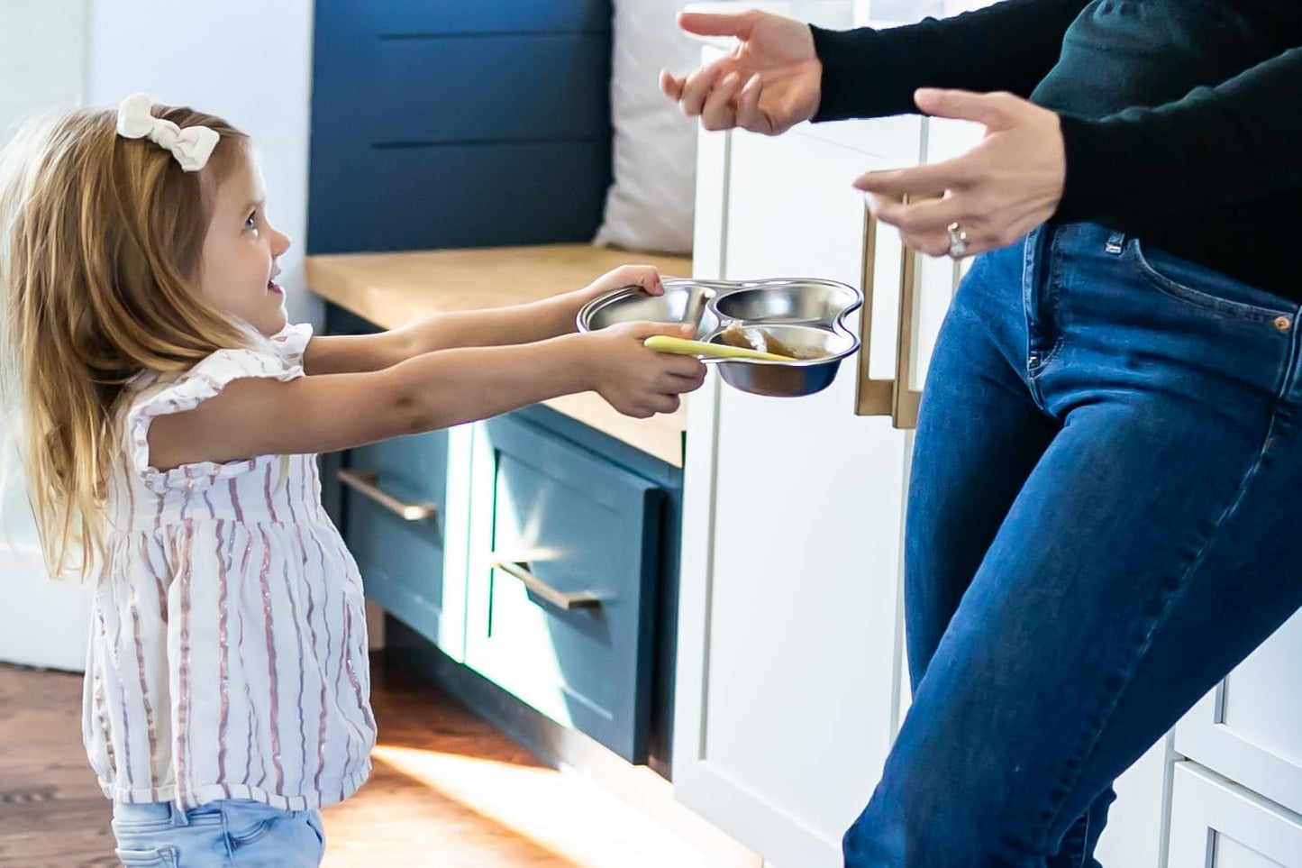 Stainless Steel Plates for Kids, Toddler Plate, Non Toxic Baby Dinnerware, BPA-Free Feeding Tray, Durable, Easy to Clean, Compatible with Dishwasher, Freezer, Microwave