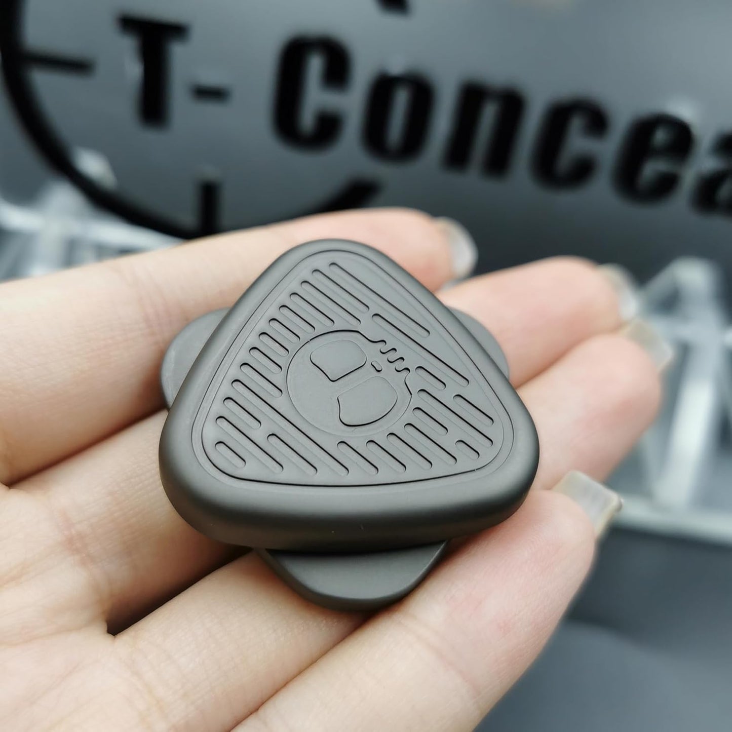 EDC Fidget Sliders Fidget Toys Stress Relief for Adults Magnetic Metal Triangle Fingertip Sliders Desk Toy Spinning Push Card