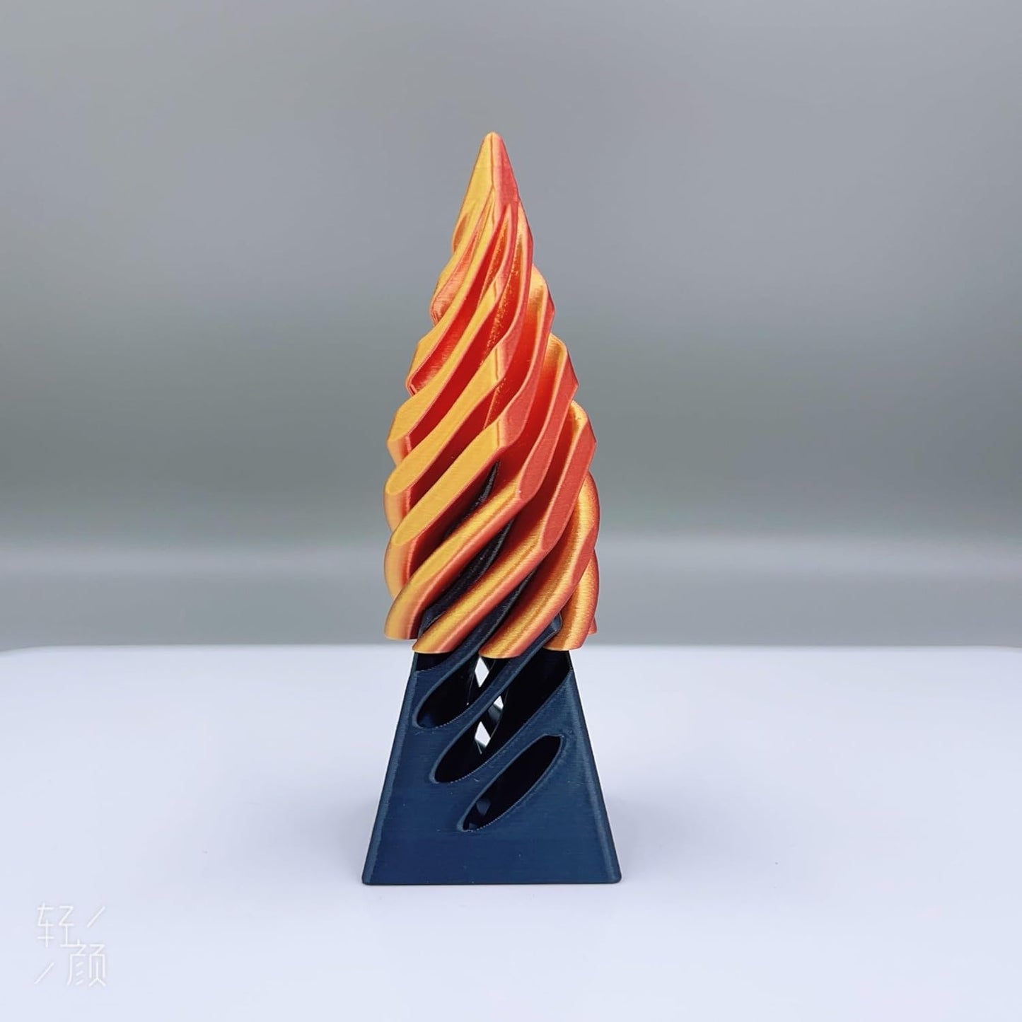 Impossible Pyramid Passthrough Sculpture, Pass Through Pyramid Fidget Toy, 3D Printed Spiral Cone Toy, Mini Vortex Thread Illusion, Pyramid Passthrough Sculpture (one)