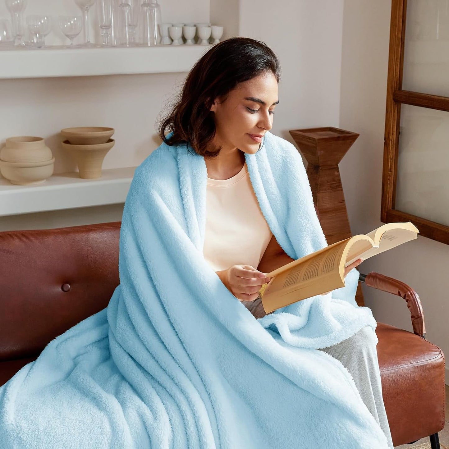 Exclusivo Mezcla King Size Flannel Fleece Blanket, Super Soft Velvet Plush Bed Blanket, Fuzzy Cozy and Warm for All Seasons, 90x104 Inches, Light Blue