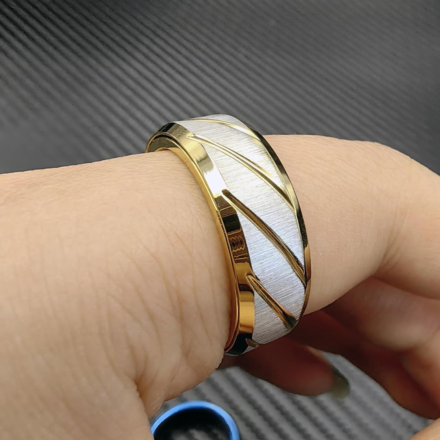 EDC Fidget Slider Fidget Toy Adult Stress Relief Metal Ratchet Ring Jewelry ADHD Recreational Fidget Toy Tactile Coin (Golden, 13)