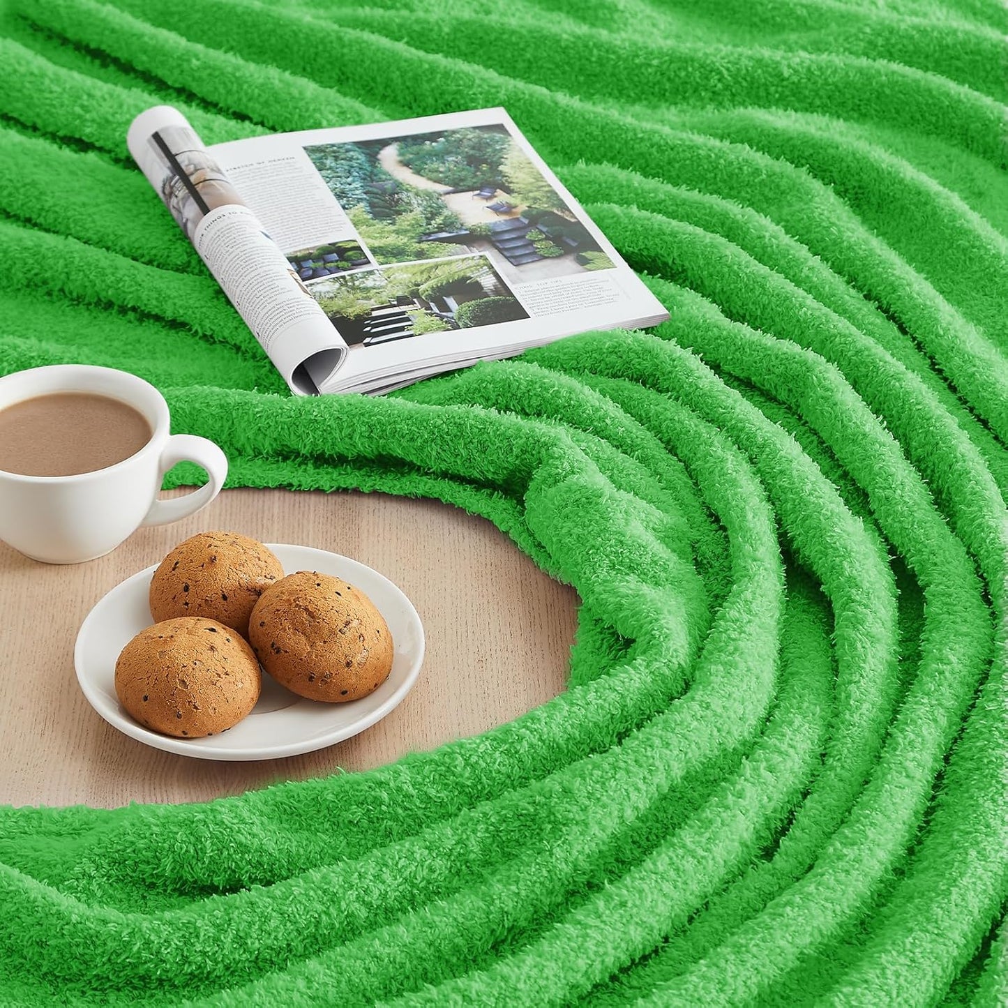CYMULA Super Soft Green Throw Blanket - Lightweight Plush Fuzzy Fluffy Warm Cozy Blankets and Throws for Sofa Bed All Season Use, 50x60 inches