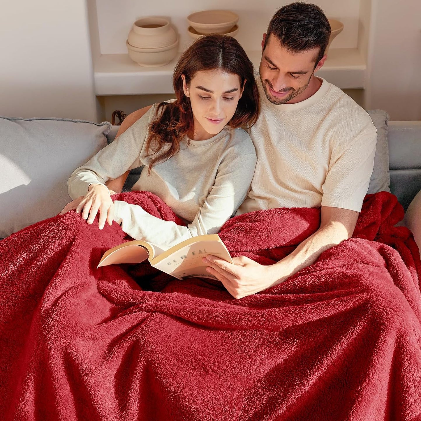 Exclusivo Mezcla King Size Flannel Fleece Blanket, Super Soft Velvet Plush Bed Blanket, Fuzzy Cozy and Warm for All Seasons, 90x104 Inches, Deep Red