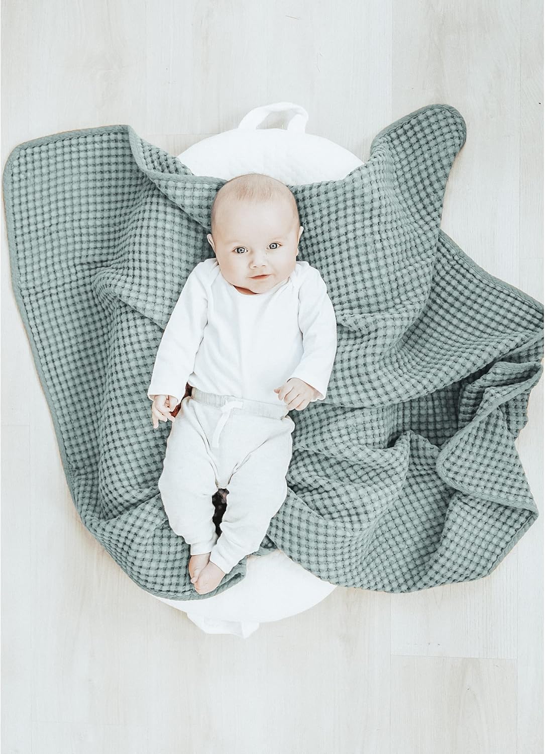 Konssy Waffle Baby Blanket - Soft & Cozy Nursery Swaddle Blanket, Lightweight Toddler Throw for Boys & Girls, Ideal for Wrapping(Light Green)