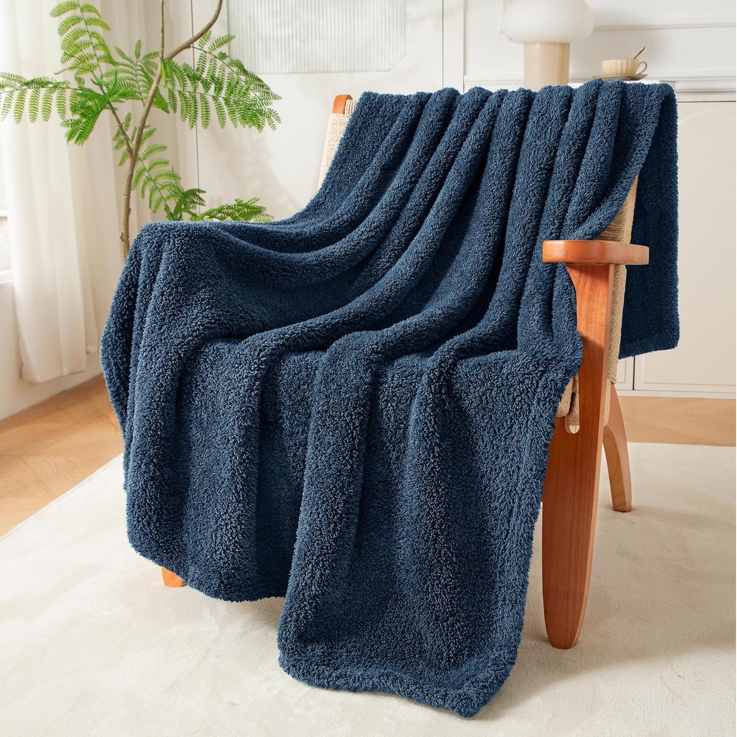 Exclusivo Mezcla Fleece Throw Blanket for Couch Sofa, Soft Warm and Fluffy Blankets for Women Men Girls Kids, Suitable for All Seasons, Navy Blue, 50x60 Inches